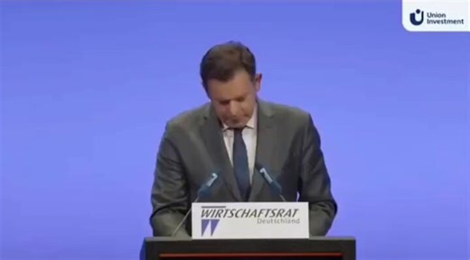 PM Luís Montenegro (PSD) accidentally drops "Führer" instead of "future" in a speech given in Germany (2026).