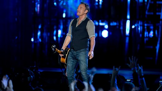 Watch Bruce Springsteen Honor Vietnam Vets on 'The Wall'