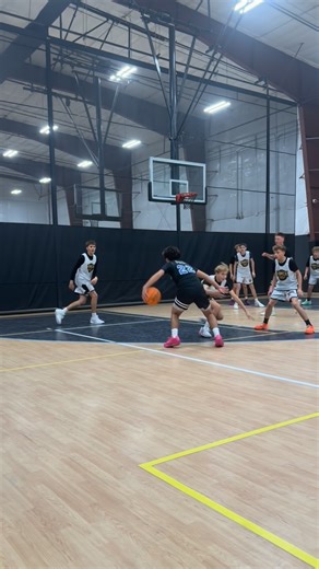 Sage Hoops on Instagram: "Too smooth. Knox was in his bag on this one 🫣"