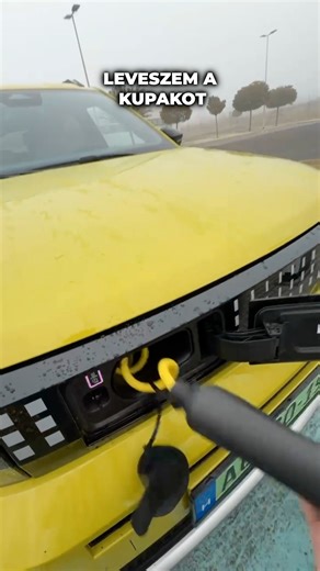 Minden villanyautóba “porszívó” töltőkábelt! #fiat #villanyautosok #grandepanda