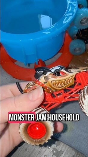 ✨ NEW ✨ MONSTER JAM Mud Blasters Dunk Tank