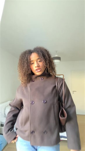 Trench Coat Styling Tips for Autumn Fashion