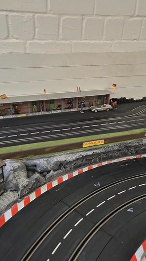 143K views · 2.4K reactions | So es ist vollendet die bahn ist wieder fertig um am 22.11 das erste rennen | Slotcarmania Private Bahn | Facebook