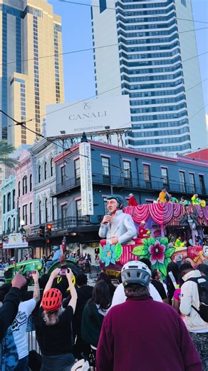 Experience Mardi Gras in New Orleans: Festivities and Culture