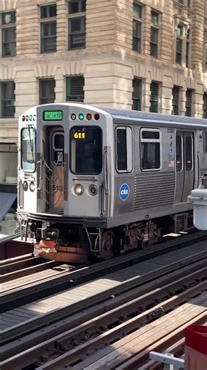 ICONIC Chicago 'L' train rattles in to Washington/Wabash in front of Trump International