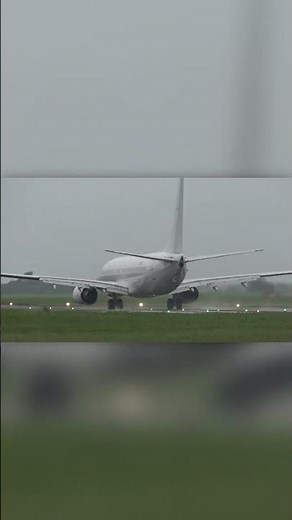 Boeing 737-800 Takeoff - Norwich Airport