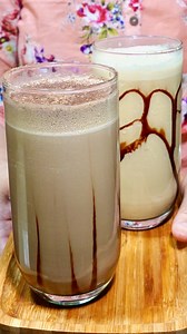 Is tip ke sang 2 tareeke se bazaar se badhiya cold coffee ( without icecream ) - 5 minute recipe - Live video by Shveta Sheth Text recipe link: https://www.zaykakatadka.com/recipe/2-types-of-cold-coffee/ 2 Types Of Cold Coffee | Zayka Ka Tadka