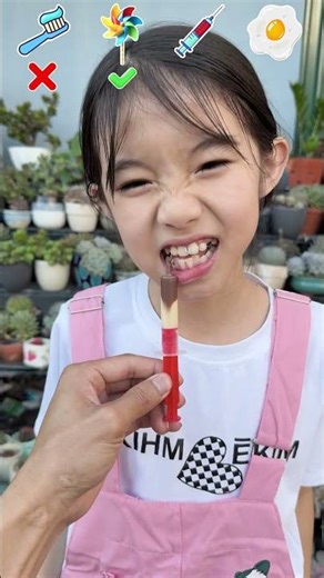 ACC - Ăn theo icon || The little girl follows the icon.