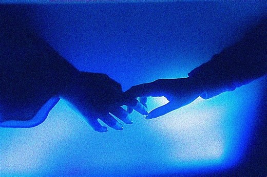 Summrs “Crushin On Leah” (prod. BossUp) The beat consists of a dreamy and airy key loop that feels weightless and intentional. This melody goes with chill and punchy drums that work very well. It’s one of those deceptively minimal beats that works because of how good its atmosphere is. Summrs practically sings the whole track, but not in the polished way people usually mean. It’s rough, autotuned, almost fragile… but that raw edge is exactly what makes it hit. He leans into that unfiltered tone 