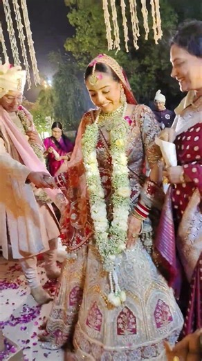 वैदिक विवाह मंगल फेरे आचार्या श्रुति शास्त्री जी के द्वारा...#wedding #vedic #marriage #ladypriest