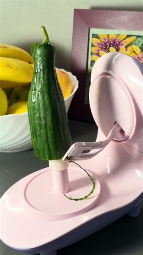 The easiest way to peel a cucumber #asmr #satisfying #cucumber #kitchengadgets #shots #hdr