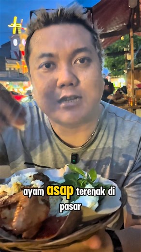 BANG KIPS 🤡 on Instagram: "asep surga duniawi yang bikin lo ketagihan ayam asap mas kriwil di pasar minggu. 🏡 di sebrang gor pasar minggu / balai rakyat pasar minggu. Cing @abdelachrian sokin lah, kita candle light dinner ☺️ #ayamasap #pasarminggu #kulinerjaksel #kuliner #makananpinggirjalan"