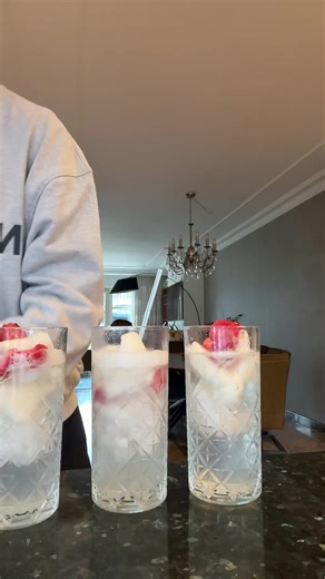 Replying to @Lau VOLG VOOR LAU HAAR FUN DRINK!!! #grappig #fundrink #recept #koken #tutorial