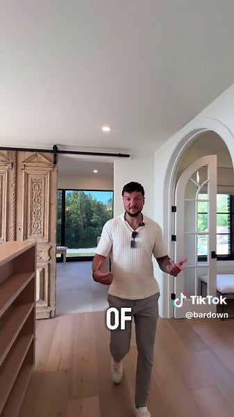 Ryan O’Reilly’s home in Goderich, Ontario is up for sale and includes features such as a hockey shooting room, a full-sized gym, and beach volleyball courts. 🤩 (🎥: IG/mattcampoli)