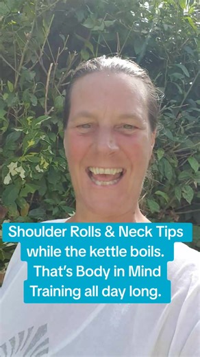 BMT is all about training in everyday life. Mindful Shoulder Rolls and Neck Tips help me train my attention and keep my body loose and relaxed and ready for anything. How many times a day do you boil your kettle or make a coffee? #adhd #mindfulness #adhdwomen #ADHDTools