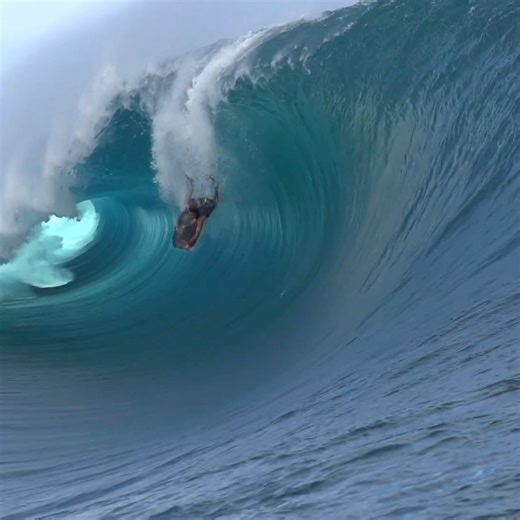 All time airdrop to destruction at #teahupoo!! Dan Ryan going all out! Footage: @tim_bonython_swellchasers #bodyboarding #fblifestyle #bigwaves #slabs #surf #surfing | We Bodyboard