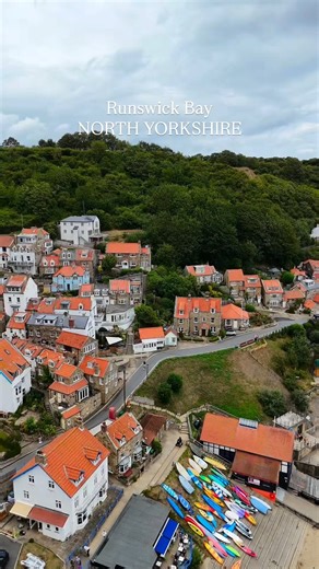 POSTCARD OF THE DAY 🌊 📍Runswick Bay Have you visited this stunning beach before? | Yorkshire Food Guide