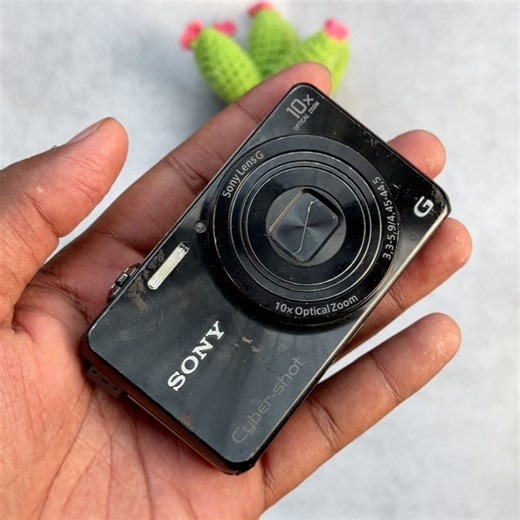 Your Digicam Store on Instagram: "📸 Sony Cyber-shot DSC-WX220 NOW AVAILABLE!! 💳 Price: ₹9K Free Shipping 📦 Inclusions: 📷 Camera 🔋 Battery 🔌 Universal Charger 💾 Memory Card 📎 Strap 👜 Pouch ✨ Condition: ✅ Everything is working perfectly fine ⚠️ Body condition is rough (signs of heavy use) ✅ Photos have excellent quality ✅ No functional issues at all ℹ️ Information about the Cam: 📷 18.2 Megapixel Exmor R CMOS Sensor &#x