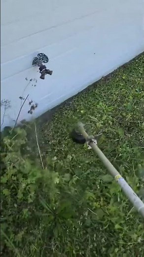 Pro Grass Trimming Techniques: How to Edge & Clear Safely with a String Trimmer (Weed Wacker)