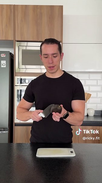 ¿Qué hacer con el atún de lata?😱 ¿Qué más le agregarías? 💥Últimos 3 días de descuento🔥 ✅RickyRETO 28 días con un 20% 15% de descuento. Iniciamos el Enero 2026. 👇👇👇 🚨Aprende a comer saludable y delicioso con mi Reto 28 días. Con tu plan de alimentación y más de 180 recetas en video🤤 🔥Inscríbete en rickyreto.com o en el link de mi perfil🔥 Ingredientes: -Atún en agua: 100g -Pepino: 1/2 pieza. -Cebolla morada: 1/2 pieza. -Chile jalapeño: 1 pieza. -Aguacate: 1/3 pieza. -Elote desgranado: 1/