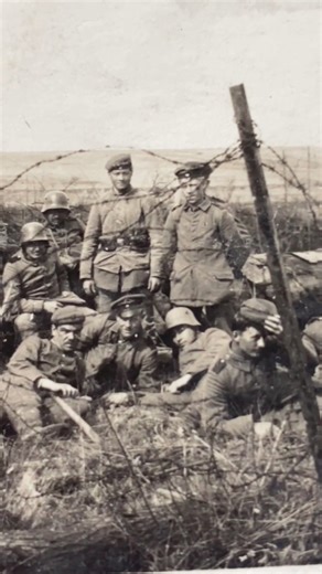 German soldiers at St. Leger 1918. Now exploring this photograph that I recently posted through a video, as I usually do. | Stosstruppen1918