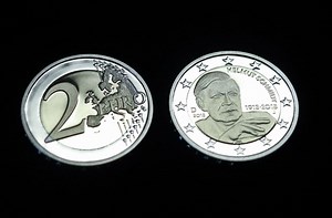 Reguläres Zahlungsmittel: Neue Zwei-Euro-Münze mit Helmut Schmidt kommt in Umlauf