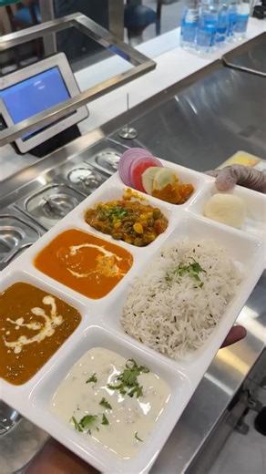 Bhukkad Official | Nagpur on Instagram: "Nagpur Me Haldiram’s Ki Thali 50% Discount Pe😍 Ye Offer Sirf 1 Hi Din, Wednesday, 11th February Ke Din Rahega Swiggy App Par🥳 Steps - Open Swiggy App. Search For Haldiram’s Restaurant. Search For Thalis. Enjoy This At 50% Discount Offer Valid Only On Wednesday, 11th February (Swiggy). Bhai Sahab Taste Sach Me Bohot Hi Badhiya Tha Mera To Dil Ho Agya Ispe😭❤️ Maze To Poore Le Liye 🌝 Ab Follow Bhi Karte Jao 🥺 @bhukkadofficial . #reelsinstagram #reelkaro