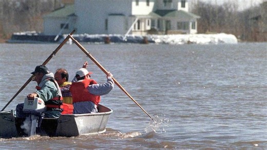 How does the Red River Floodway work?