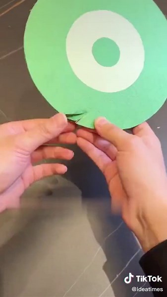 Make the best flying saucer ever🛸#viral #diy #handmade #tutorial #learnontiktok #play #cool #tryit #wow #interesting #foryou #fypシ #foryoupage