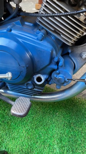 2.2K views | The simple screw fix every motorcycle owner should know Smart repair for engine leaks #USA #MotorFix #GarageHack | Great.DIY | Facebook