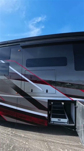 New 2027 Foretravel Presidential Series ( Passthrough Luggage Compartment)
