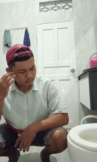 Funny Theory: Close The Bathroom Door And Sit Listening Alone 😂🚪