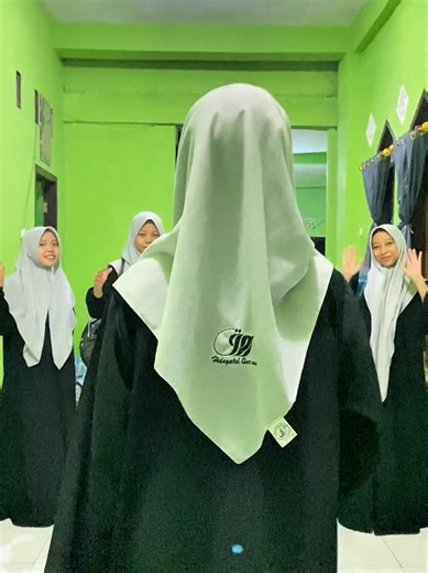 Check out Pondok dulu, libur sebentar InsyaAllah nanti balik lagi yaa... 🤭🙌🏼 Pastinya dengan niat yang tertata dan semangat yang baru !!!! #fyppppppppppppppppppppppp #perpulangansantri #liburtelahtiba #bersamakeluarga #janganlupakembali