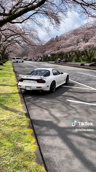 ともひ (@fd3s.omo) - Exploring the Mazda RX-7 FD3S: A True JDM Icon
