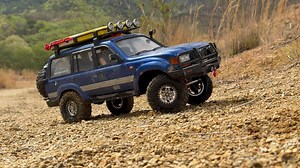 【1/10 RC越野实拍】兰德酷路泽80也太帅了！AXIAL SCX10 III野外表现拉满🔥