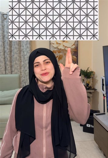 حل اللغز: كم نقطة سوداء في الصورة؟