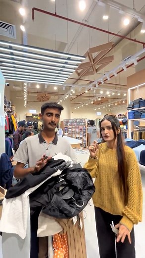 Handed him my card now let’s test his self-control 🤑💸 #challenge #trending #forYou #viral #fyp | Saif Ali