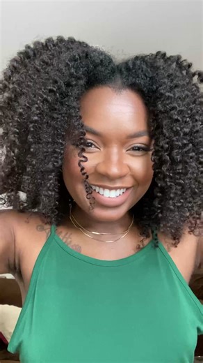 ✨ Watch these curls come to life. Before: dry, undefined, dull. After: bouncy, defined, and full of moisture. CurlMix was made to nourish all curls—especially 4C and gray hair that deserves better. We’re Black-owned and operated, handcraft our formulas in Chicago, and never use toxic ingredients. Just clean, natural curl care 💚 Try it today! | CurlMix