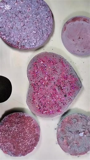 Crushing: powdery soft reforms 🦁 The Chalk Lioness ASMR for your soul 🎧 👇 Tap for more chalk crushes FLOYT #asmrchalk #chalkcrushing #dyedchalk #gymchalkreform #oddlysatisfying