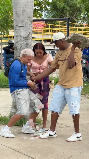 453K views · 15K reactions | La piedra 直 de las torres gemelas que vino de las pirámides Egipto de 2 millones  | Darmany Viral | Facebook