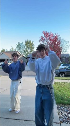 Left right left right #dance #trend #duo #fyp #viral