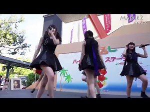 アイドルユニット「MAPLEZ」のフォーメーションをローアングルから(その１)