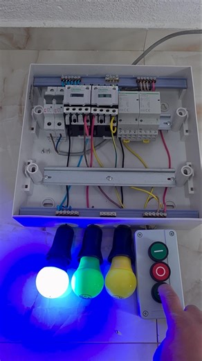 Forward/Reverse Motor Control (Remote Control System #industrialelectrician #electrician #light