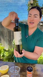 Uno de los de secretos del aceite de oliva, combinado con limón y una pizca de sal marina por las mañanas o ya sea por las noches, es excelente para la vesícula #tips #olive | HealthyLunnas