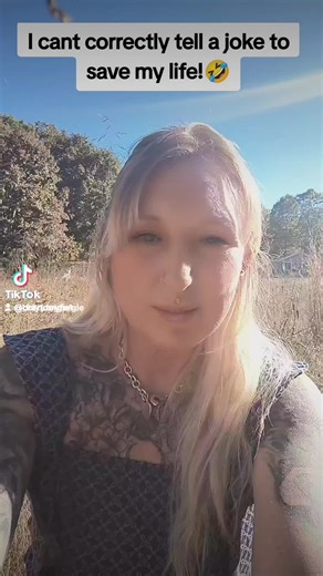 Trying to tell 3 jokes 🤣 #Furryfergie 💋