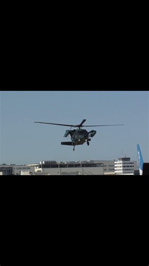 UH-60 救難ヘリコプターのホバリング 令和7年度 小牧基地航空祭 UH-60 Rescue Helicopter Hovering: FY2025 Komaki Air Base