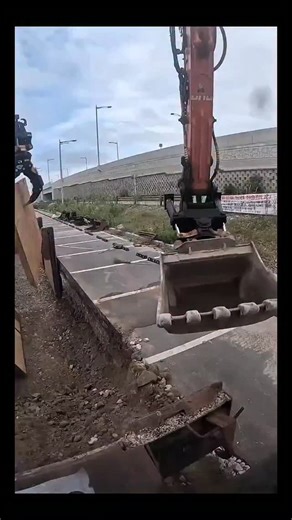 Real Engineerings | Engineering & Technology & Gadgets & DIY on Instagram: "Trench Teamwork: Installing the Safety Box! 🚧🛡️ ​It takes two to tango! Watch the synchronized coordination between these two excavators as they install a trench box system in the middle of a busy road. This isn't just digging; it's a life-saving safety procedure. ​The Mechanics of Shoring ​This process is critical for preventing fatal accidents in deep excavations: ​The "Trench Box": The metal cage you see is called a