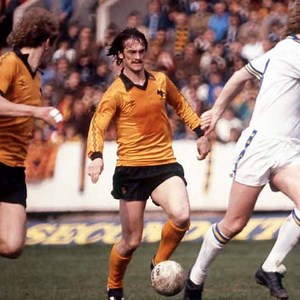 Seventies Wolves football legend Kenny Hibbitt says tributes from fans are "unbelievable" following the publication of his autobiography. Hibbitt, who played 574 games for Wolves through the 1970s and early 1980s, has been meeting Molineux fans this week after the launch of Seasons Of My Life. | BBC Birmingham
