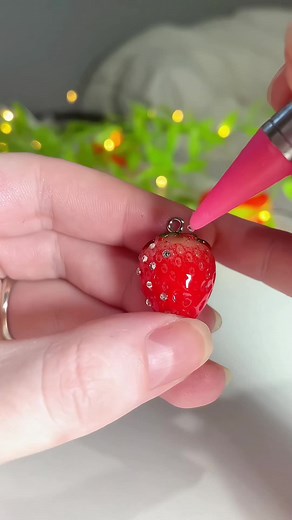 Shiny strawberry keychain❤️ #fyp #DIY #beadedjewelry #handmadekeychains #keychainmaking
