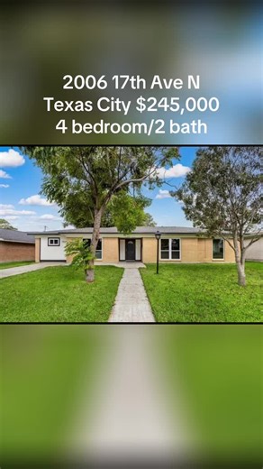 New price!!! 2006 17th Ave N in Texas City!! Adorable 4/2 with a huge yard and alley access $245,000 #hazelhousepropertyteam #forsale #newhouse #remodel #realestate